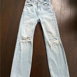 Light Wash Abercrombie and fitch 90s relaxed high rise jeans 24 S